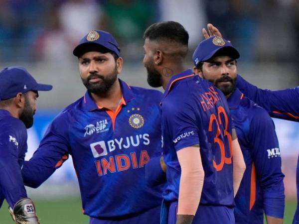 హార్దిక్ ఆల్రౌండ్ షో.. హార్దిక్ ఆల్రౌండ్ షో..