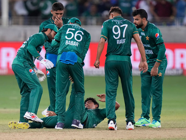 ఐదుగురు బౌలర్లతోనే.. ఐదుగురు బౌలర్లతోనే..