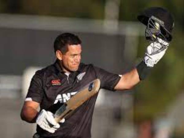 నా ఫ్రెండ్స్ కన్విన్స్ చేసి తినిపించారు