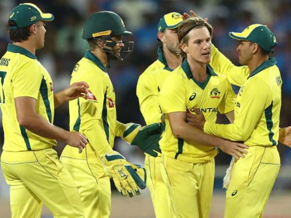 చివర్లో ఆదుకున్న స్టార్క్, హేజిల్‌వుడ్