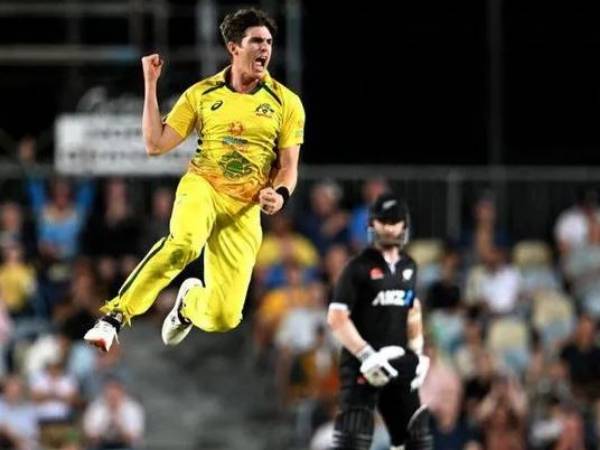  బౌల్ట్, హెన్రీ చెలరేగడంతో