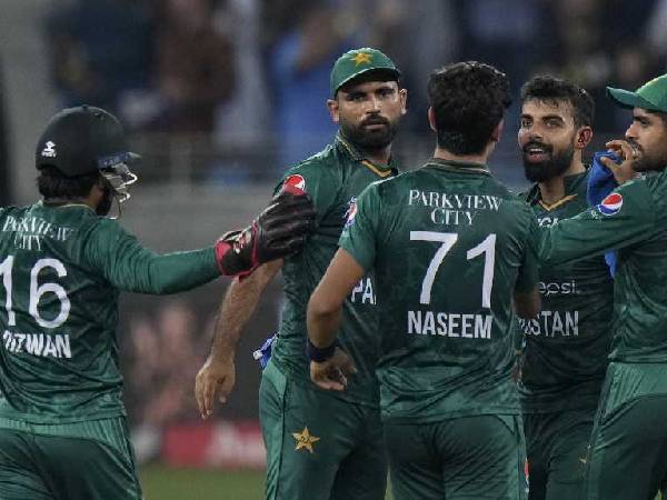 బాబర్, రిజ్వాన్ వల్ల తర్వాత వచ్చే బ్యాటర్లపై ప్రెషర్