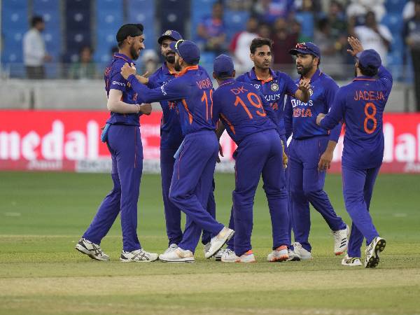 భువీ దెబ్బకు టాపార్డర్ ఢమాల్