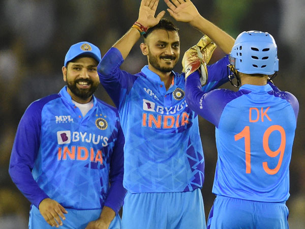 టాప్ 20లోకి దూసుకొచ్చిన అక్షర్ పటేల్