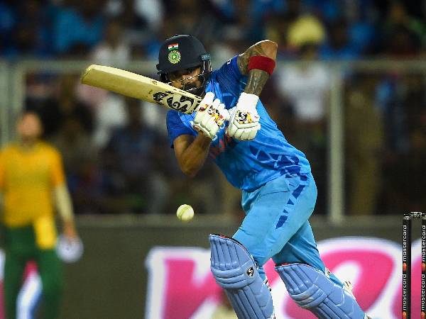 సూర్య, రాహుల్ హాఫ్ సెంచరీలతో రాణించడంతో..