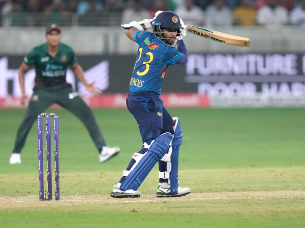 మెరిసిన మెండీస్..