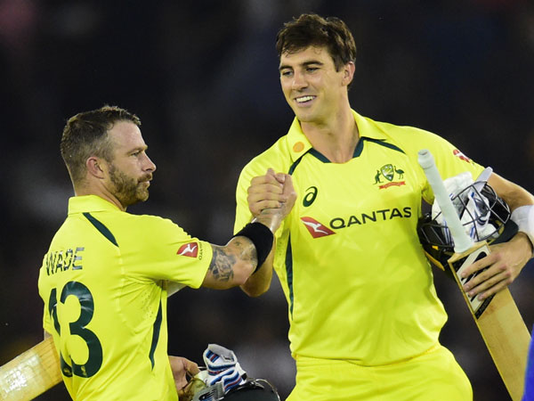 చివర్లో ధాటిగా ఆడిన వేడ్