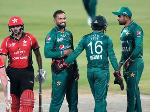 హాంకాంగ్‌పై..