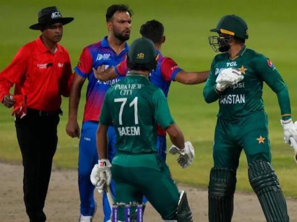 చివర్లో విజయలాంఛనాన్ని ముగించిన నసీమ్ షా