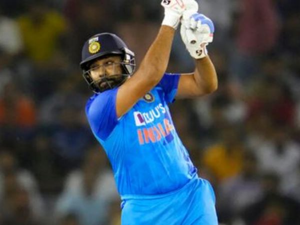 తొలి ఓవర్‌లోనే 3 సిక్స్‌లు..