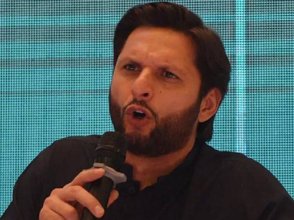 పాపం ప్రతీది తన పాకెట్ నుంచే పెట్టుకున్నాడు. 