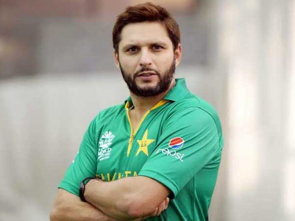 టిక్కెట్ డబ్బులు కూడా ఇవ్వలేదు 