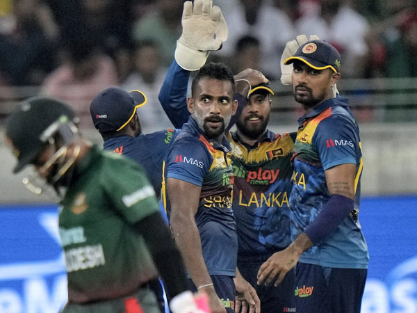 స్పిన్నర్లు నో బాల్ వేయడం..