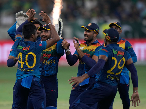 సెన్సేషనల్ ఫీల్డింగ్‌తోనే..