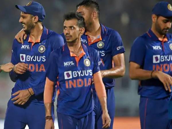 బౌలింగ్ బలహీనంగా..