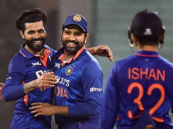 దినేశ్ కార్తీక్ vs రిషభ్ పంత్..