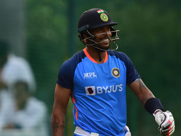 ఉమేశ్ యాదవ్‌ను తీసుకోవడం...