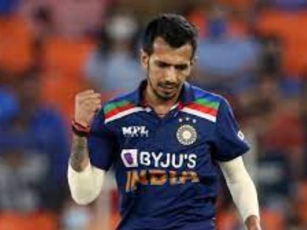  మిడిల్ ఓవర్లలో యుజ్వేంద్ర చాహల్ ఢిఫెన్సివ్ బౌలింగ్