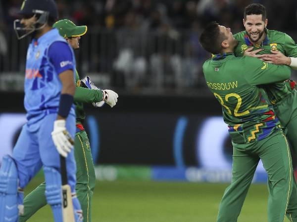 5. సూర్య, కార్తీక్ ఔటవ్వడం..