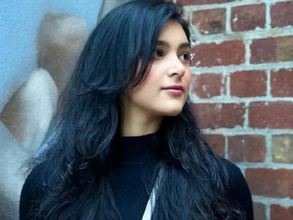  ఆరాధ్య దైవం అంటూ..