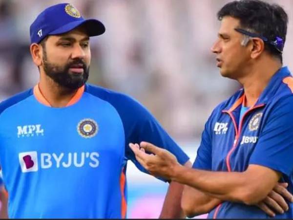 పాక్‌ చేతిలో..