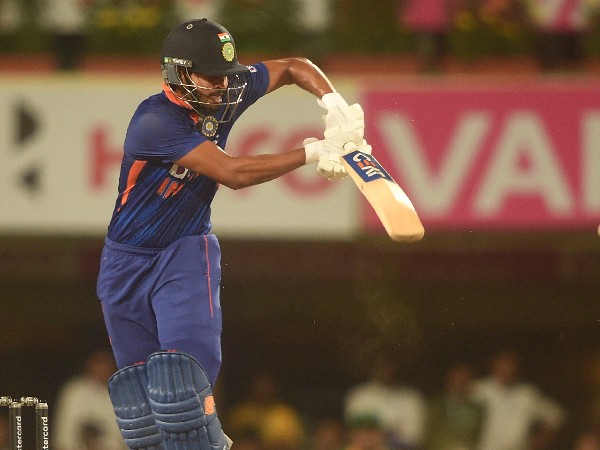 2. శ్రేయస్ అయ్యార్ సెంచరీ ఇన్నింగ్స్ 