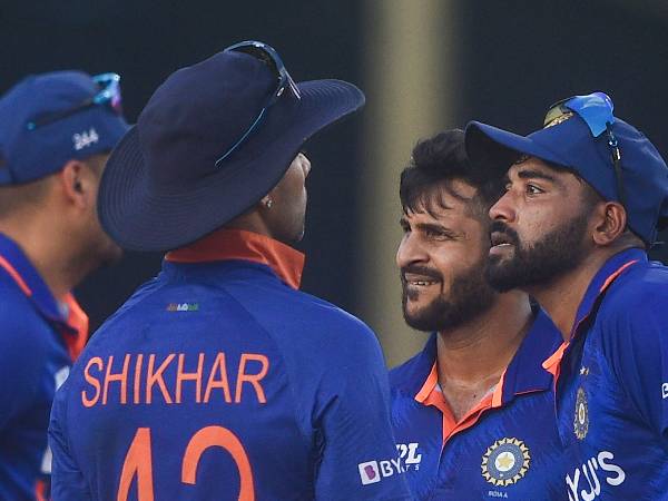 4. బౌలింగ్లో సిరాజ్ ప్రతాపం