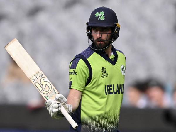 తొలి ఓవర్‌లోనే..