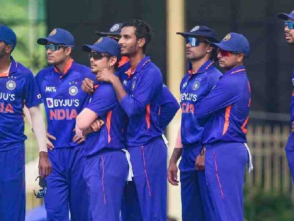 బౌలింగ్లో మార్పుల్లేవ్.. బౌలింగ్లో మార్పుల్లేవ్..