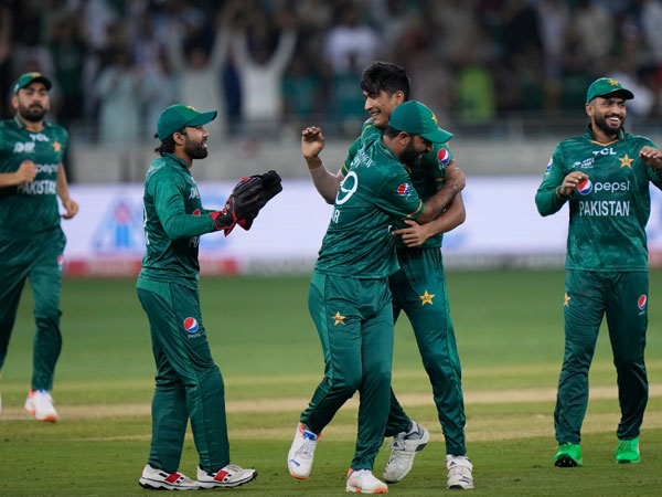 చివరి నిమిషంలో..