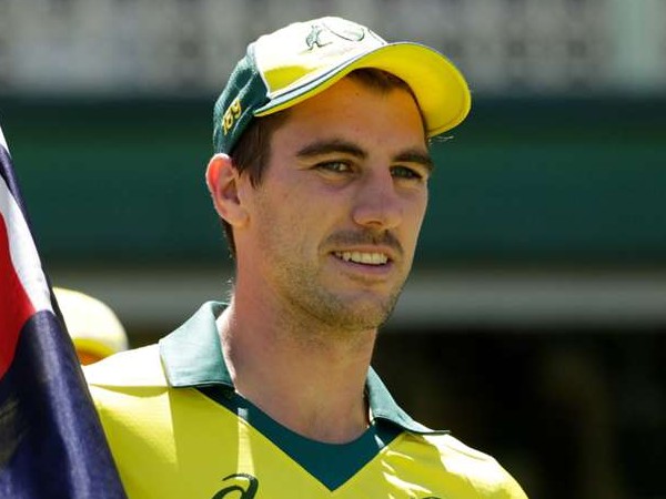 ఫాస్ట్ బౌలర్ చేతికి.. 