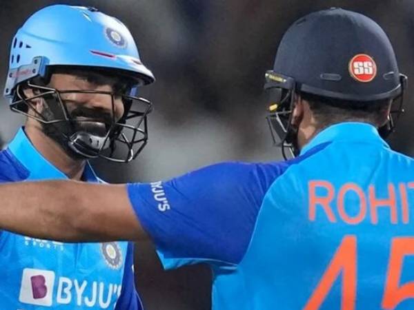 కార్తీక్ దంచికొడుతుండటంతో..