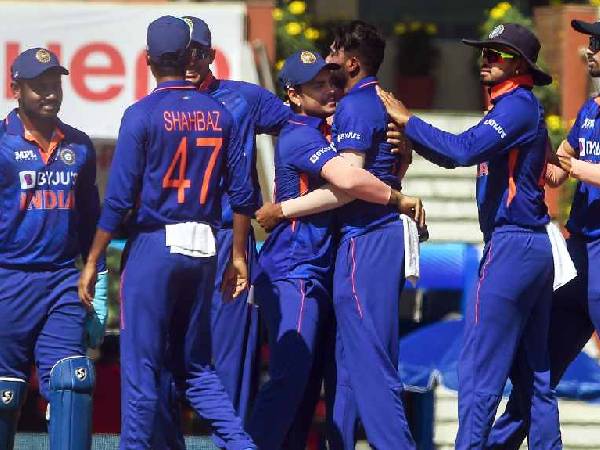 టీమిండియా ఫ్యాన్స్ ఫైర్..