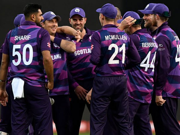 స్కాట్లాండ్ చేతిలో