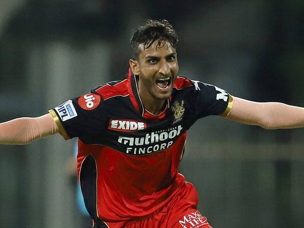 సివిల్ ఇంజనీరింగ్‌ను వదిలేసి..