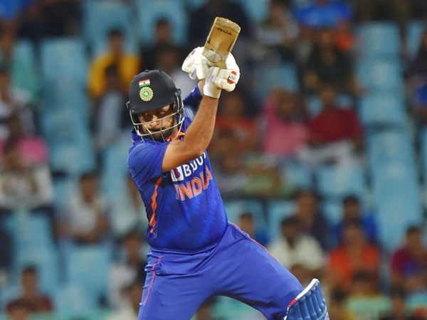 ధోనీని మిస్సవుతున్నాం..