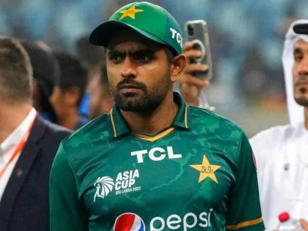 చెత్త ఫీల్డింగ్‌తో..