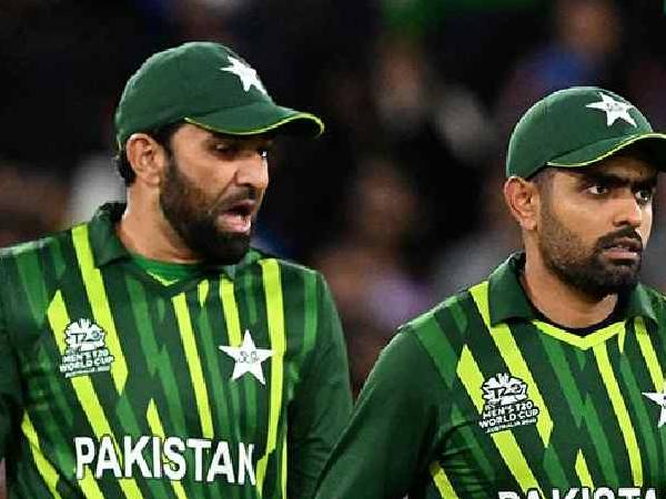 తప్పు పట్టిన బాబర్ ఆజమ్.. తప్పు పట్టిన బాబర్ ఆజమ్..