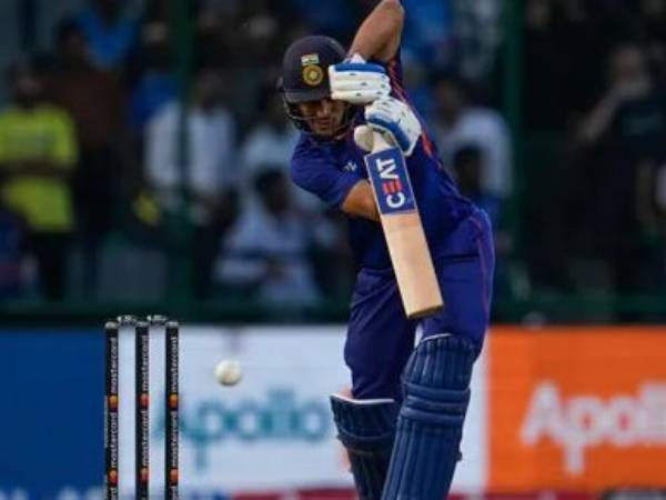  విన్నింగ్ సిక్సర్‌తో..