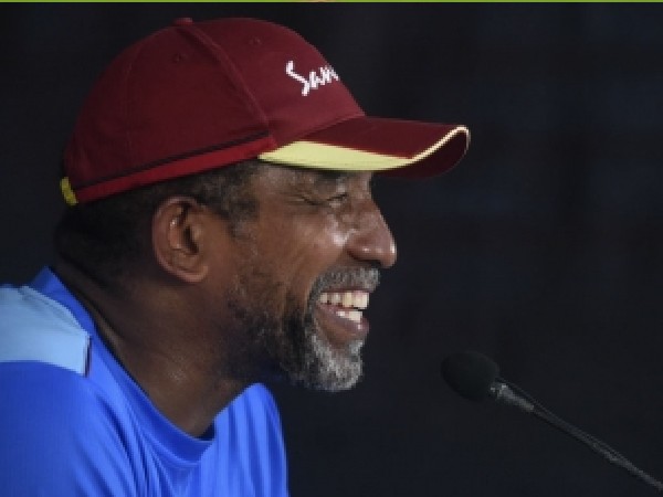 సారీ చెబుతూ..