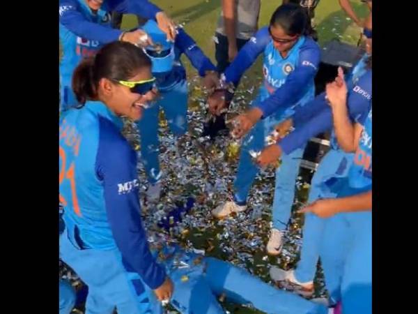  సత్తా చాటిన బౌలర్లు..