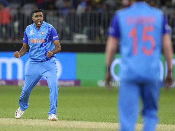 పేలవ బౌలింగ్..