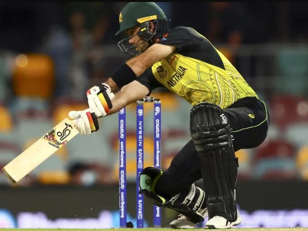 ఆసీస్ స్కోరులో రెండు పరుగుల కోత