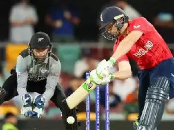 భారీ షాట్లు ఆడే క్రమంలో..