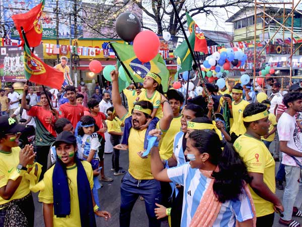 ఫుట్‌బాల్ క్రేజే సపరేటు