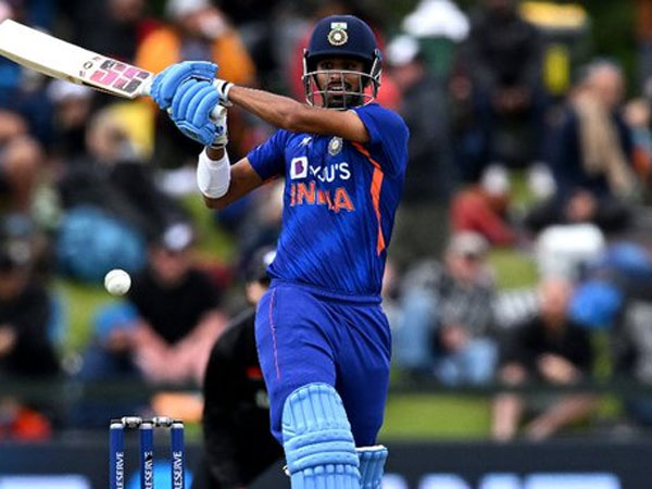 ఆదుకున్న అయ్యర్, సుందర్