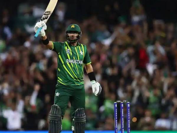 రాణించిన బాబర్.. రాణించిన బాబర్..