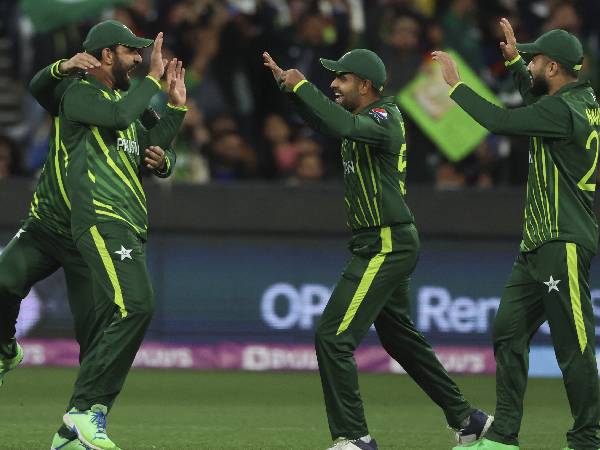 పాక్ సెమీస్ ఆశలే సజీవమేనా?