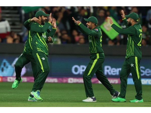 పాకిస్తాన్‌లో..