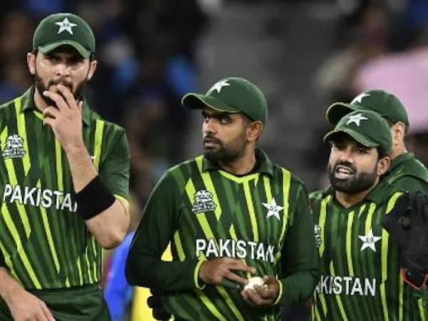 బాబర్‌పైనే